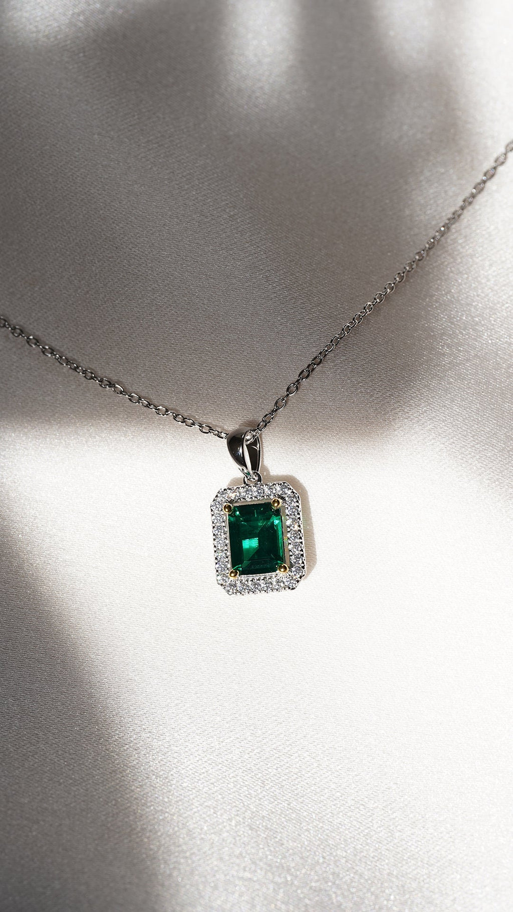ETON EMERALD GREEN NECKLACE