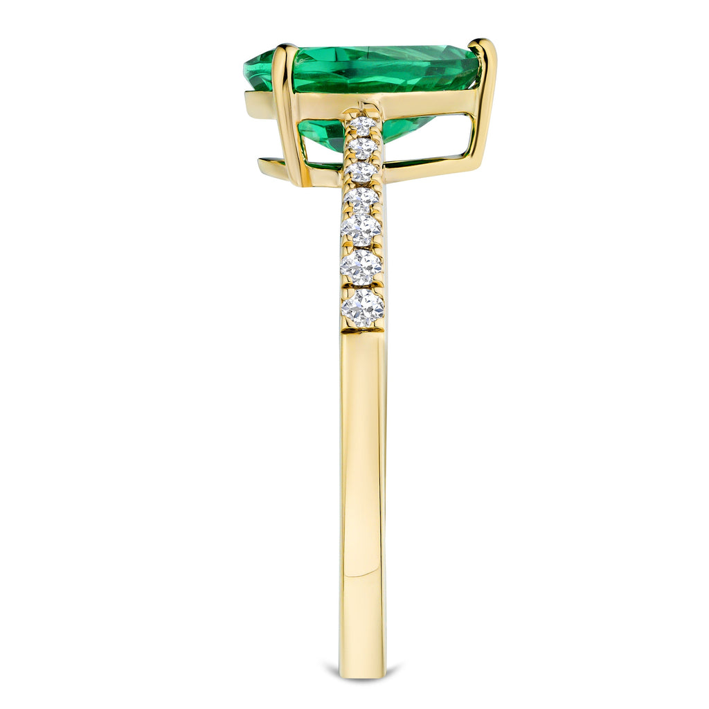 Green Emerald Pear Cut Ring in Gold