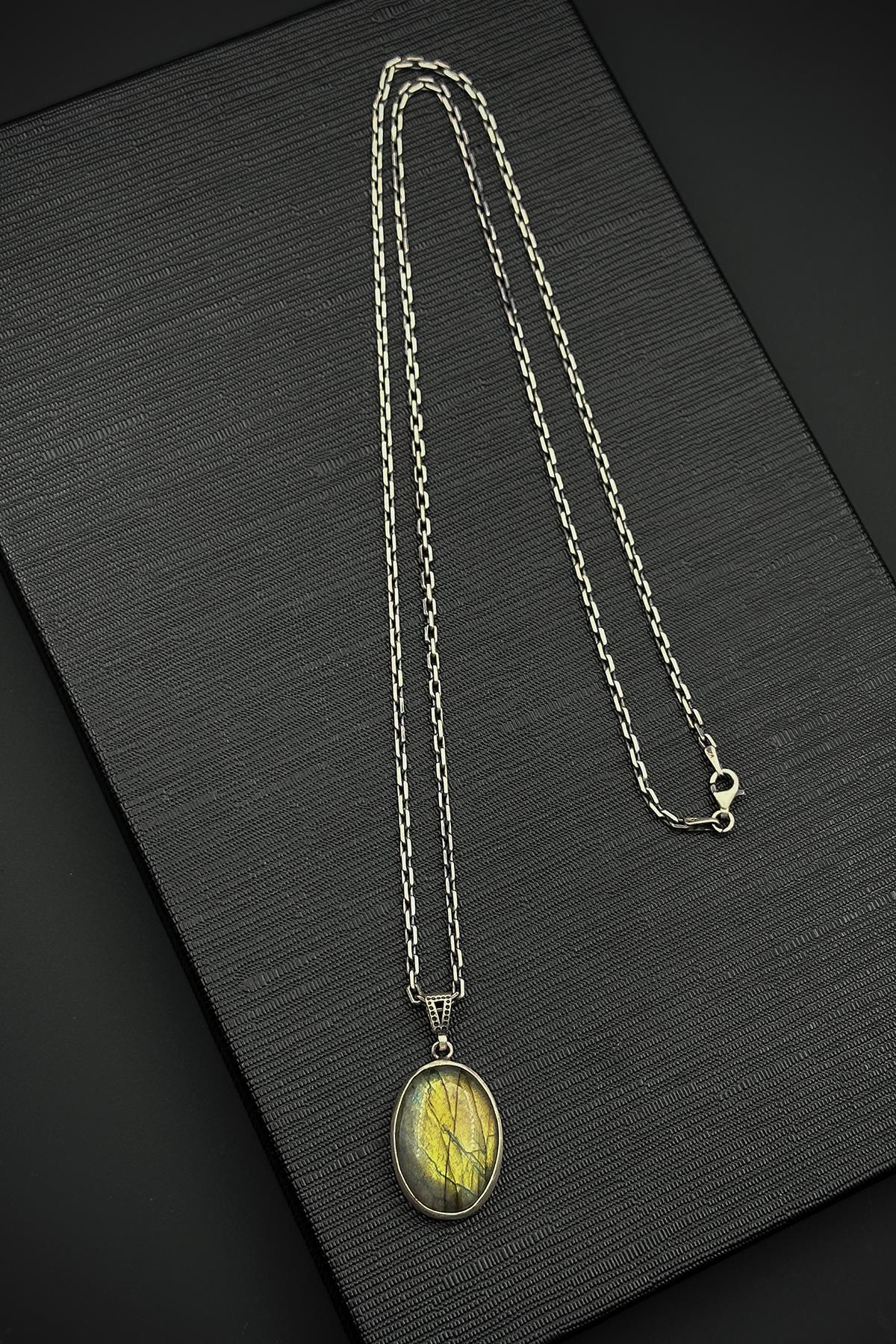 Labradorite Oval Necklace - S925 Sterling Silver
