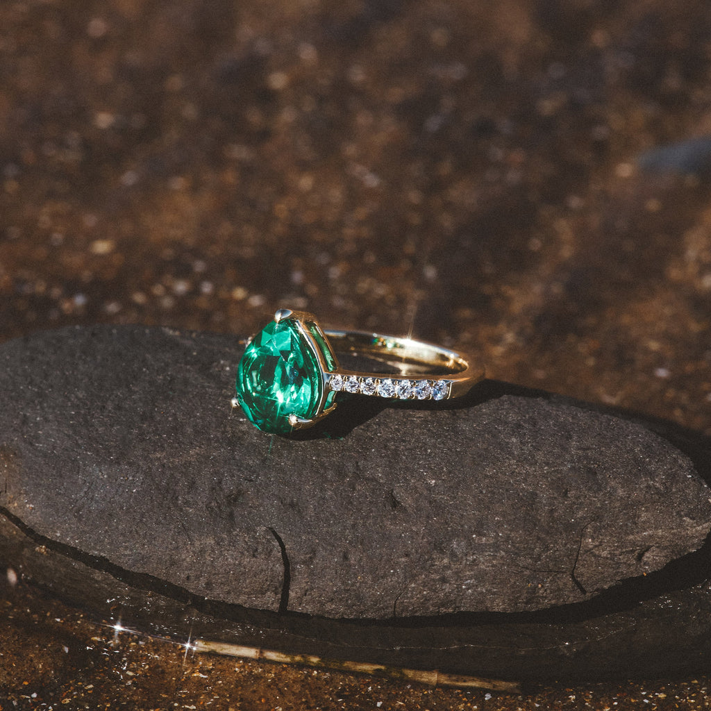 Green Emerald Pear Cut Ring in Gold