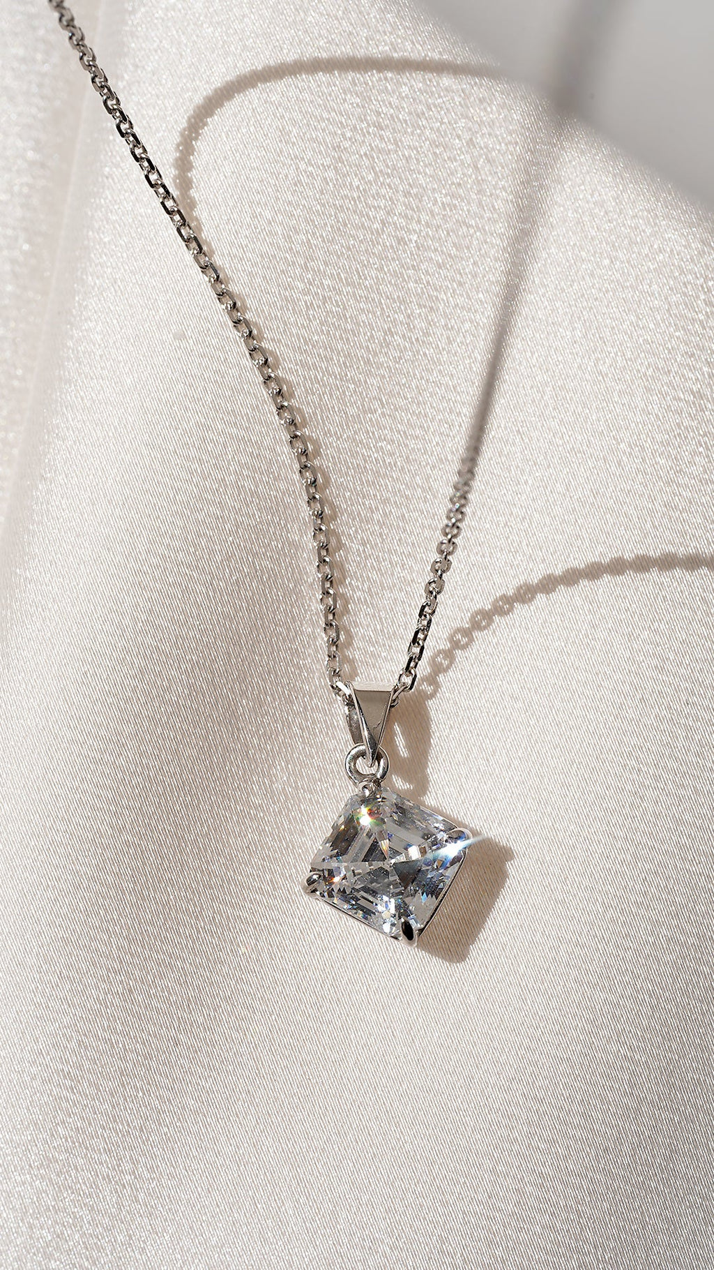 CHARLIE NECKLACE