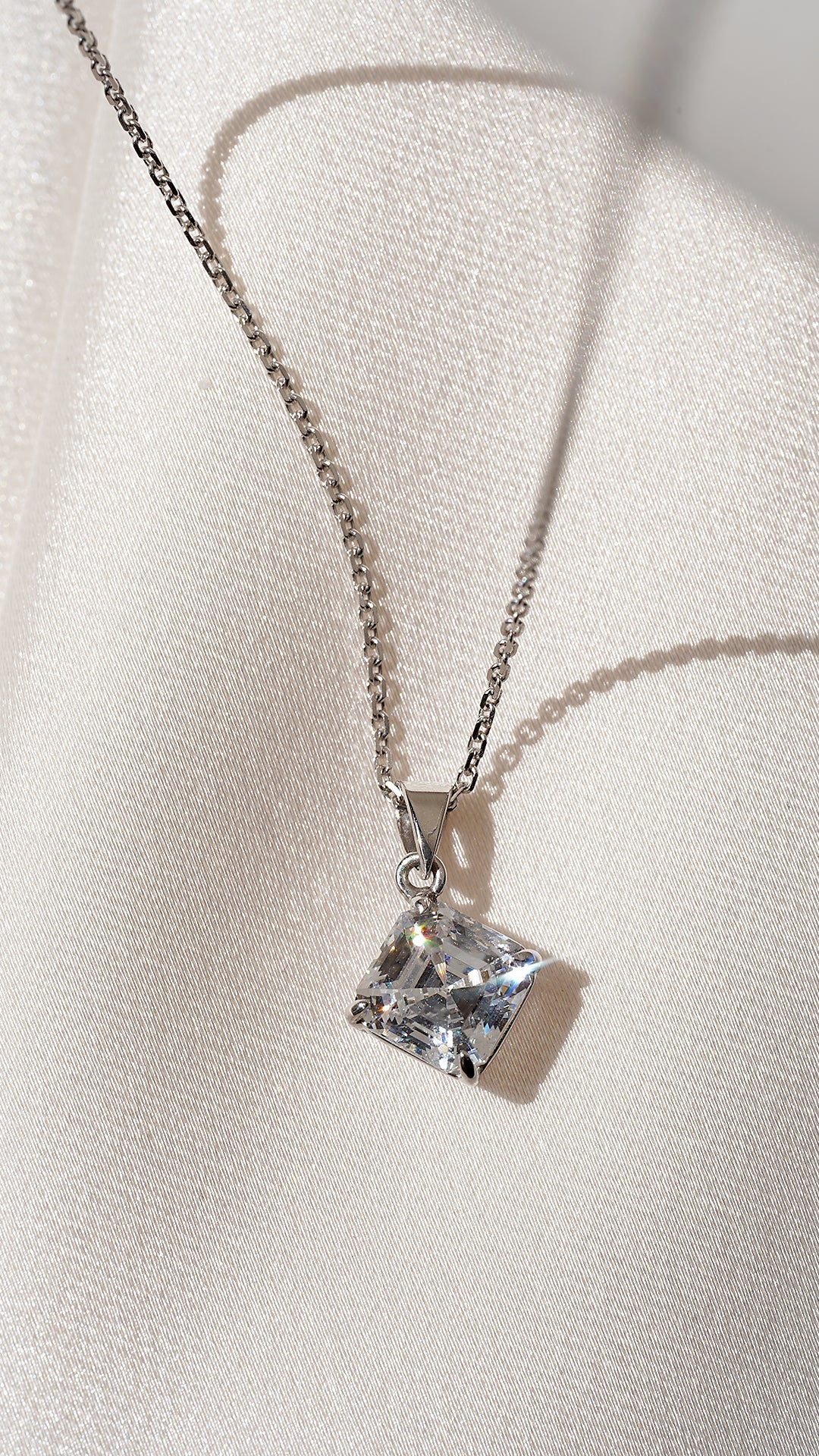 CHARLIE NECKLACE