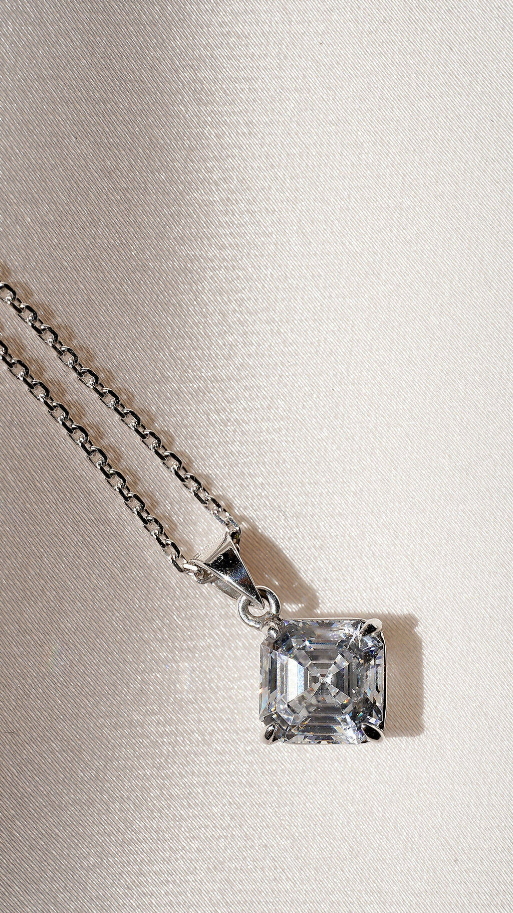 CHARLIE NECKLACE