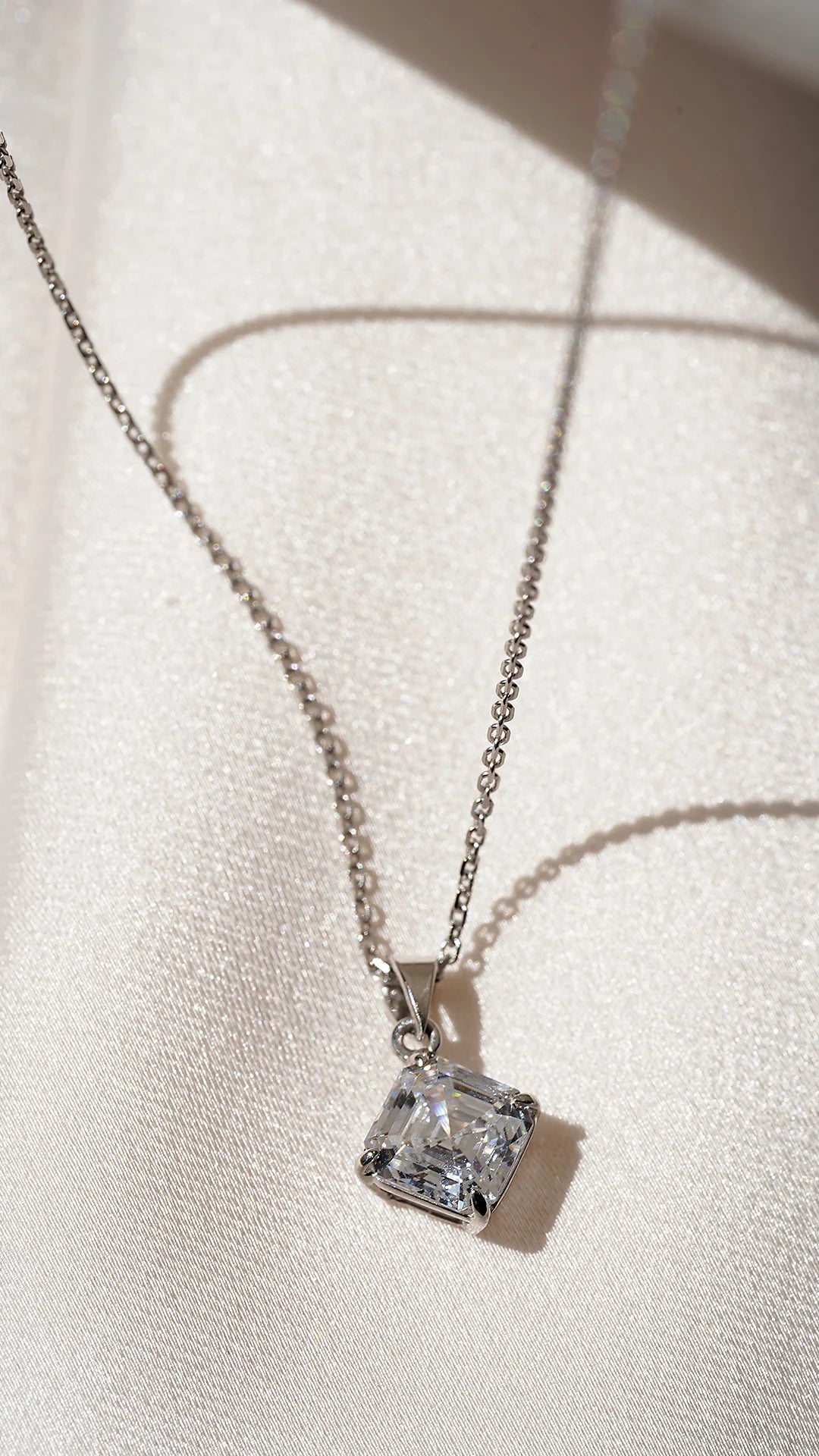 CHARLIE NECKLACE