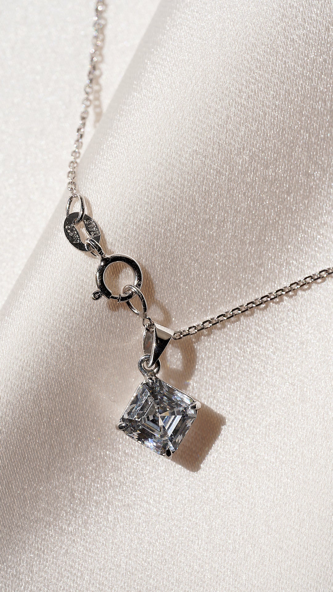 CHARLIE NECKLACE