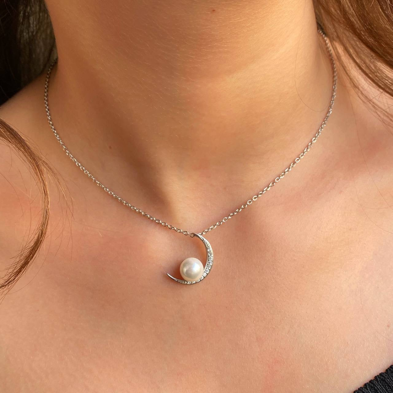 Pearl Moon NECKLACE