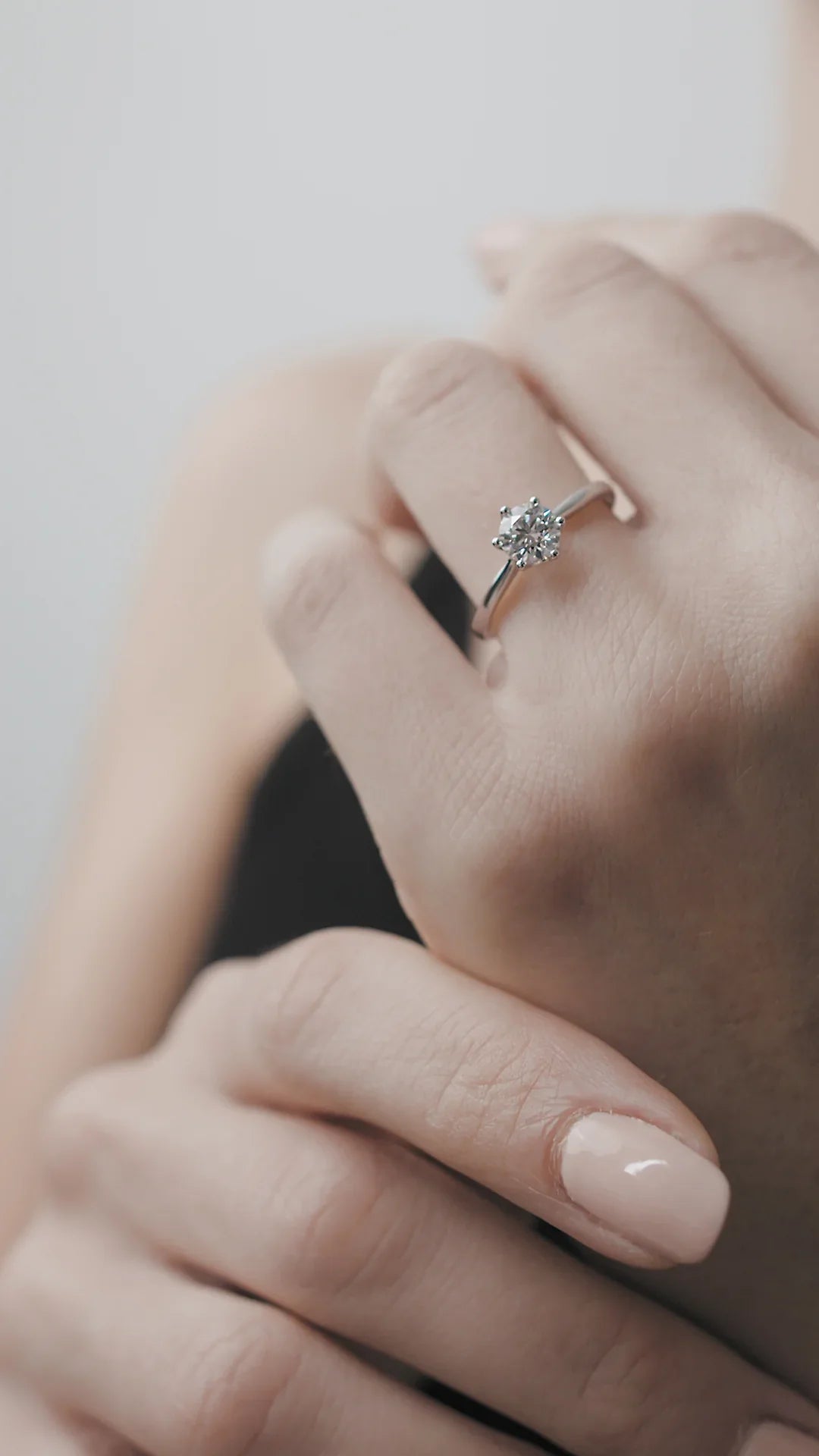 Round White Zircon Ring