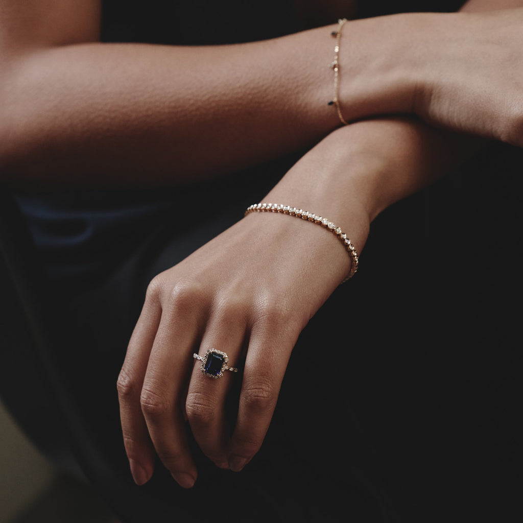 Blue Sapphire Peer Cut Ring in Gold