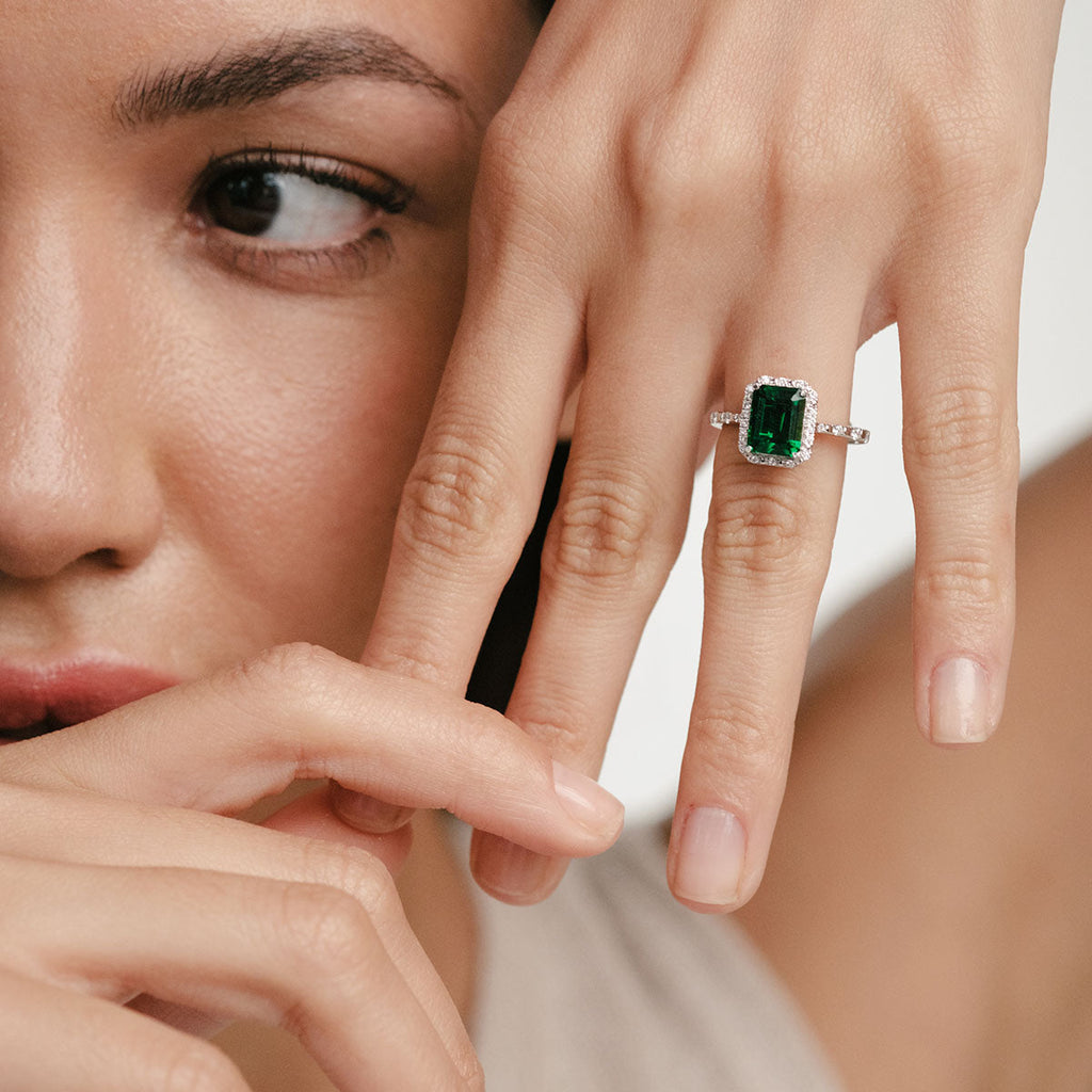 Green Emerald Peer Cut Ring in Silver
