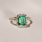 Green Emerald Peer Cut Ring in Gold