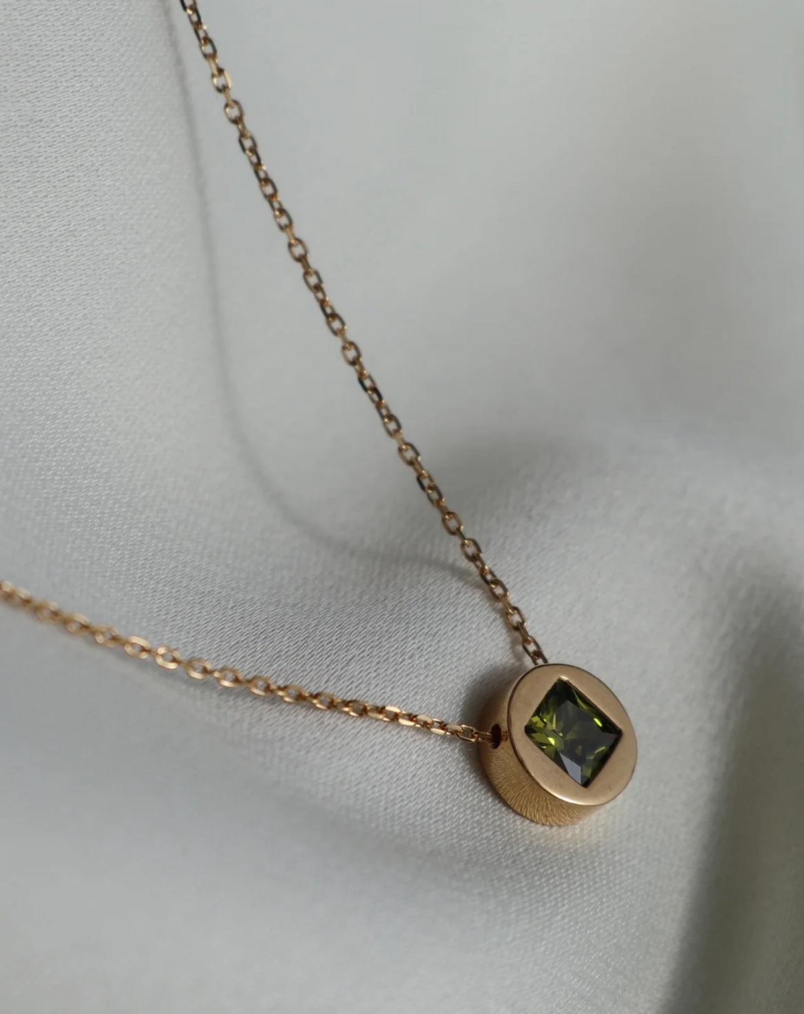 Circle square Olivina Necklace